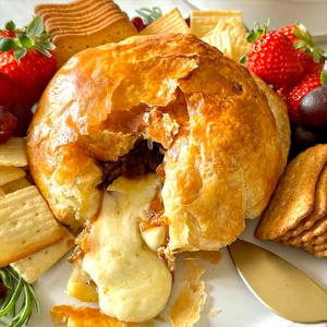 Puff Pastry Baked Brie with Caramelized Onions